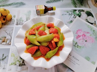 15、番茄炒丝瓜,拍上成品图，一道清爽可口的番茄炒丝瓜就完成了。