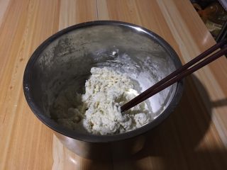 9、拆骨肉袋,温水和成面絮