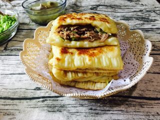 28、拆骨肉袋,揭开口袋口放入拌好的拆骨肉！你就可以享用啦……要问味道如何请自己动手做起来尝尝呗！