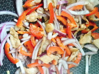 13、粉条炒肉,迅速翻炒