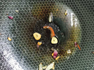 15、粉条炒肉,锅中留油