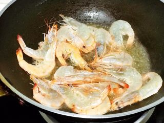 7、浅湘食光&食蔬干锅虾,加入虾翻炒