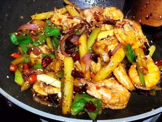 14、浅湘食光&食蔬干锅虾,出锅装盘