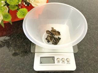 3、上汤芦笋,4g的干黑莫耳，