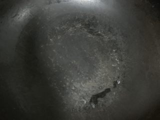 10、三丝炒肉,另外起锅烧干。