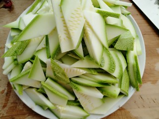 4、香辣西葫,全部切好待用