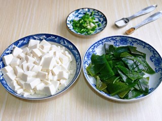6、海带豆腐汤,准备工作完成。
