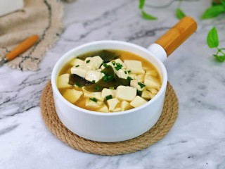 16、海带豆腐汤,炎热的夏天，清淡饮食。