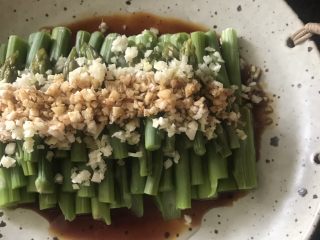 13、响油芦笋,淋在芦笋上