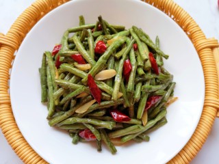 18、干煸豇豆,这一盘三分之二都是宝贝吃的。