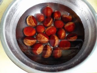 1、烤板栗,板栗清洗干净，