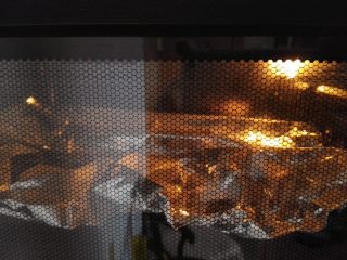 9、烤板栗,200度，中层，盖上锡纸，继续烤10分钟，