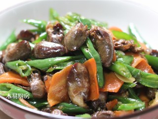 15、辣炒鸡心,盛出装盘，即可。