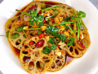 15、香辣藕片,装盘