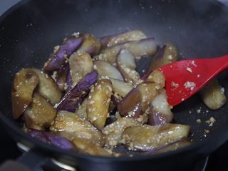 15、蒜蓉茄子,大火翻炒均匀