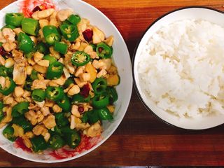 10、辣椒炒鸡丁,开吃了