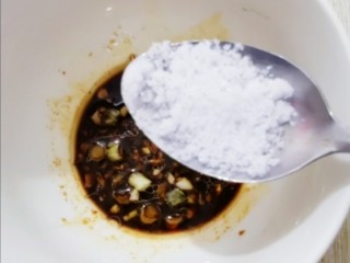 6、蒜蓉粉丝蒸茄子,半小勺白糖