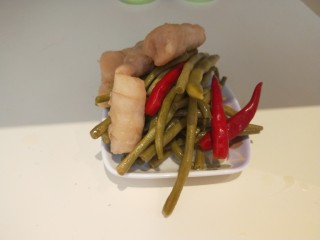 18、自制四川泡菜,捞出来泡菜。