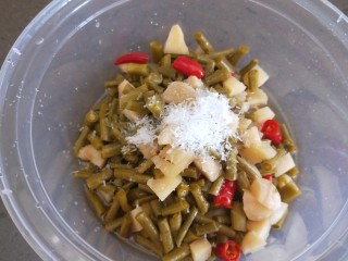 21、自制四川泡菜,加入香油，味精拌均匀也是不错的。