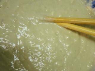 5、#年夜饭#椒盐九肚鱼,稠度比酸奶稍浓些就行了，如果没有油炸粉，可以用 蛋黄、澄面、生粉、加清水调匀成浆