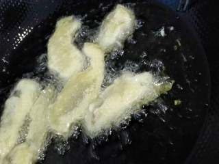 7、#年夜饭#椒盐九肚鱼,小火慢慢浸熟