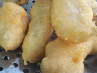 9、#年夜饭#椒盐九肚鱼,将鱼捞起