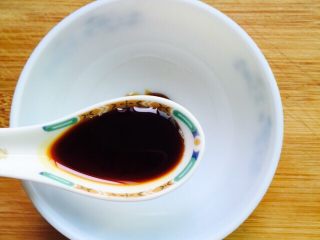 10、蚝油生菜,一勺生抽适量水搅拌均匀