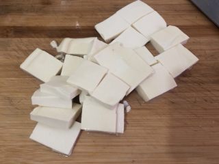 5、白菜炒豆腐,切小块