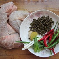 1、四川藤椒鸡 ,准备好食材。