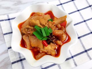 15、魔芋啤酒鸭,颜色红亮，麻辣鲜香