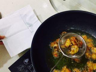 4、当红辣子鸡,捞出