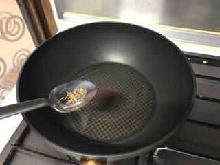 6、素食者的福音～干炒冬瓜,撒入一小捏小茴香。