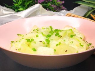 13、素食者的福音～干炒冬瓜,装盘，香味非常，喜欢吃肉的你也会喜欢它。