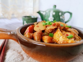 14、酸菜油豆腐烧肥肠,好吃！