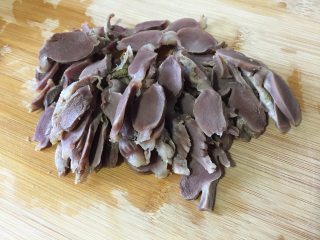 4、辣炒鸡胗,鸡胗切块