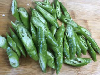 5、辣炒鸡胗,线椒适量