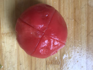 4、白玉菇炒鸡蛋,烫好后剥皮