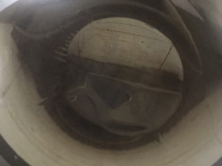 11、白玉菇炒鸡蛋,热锅倒入油，晃动一下锅使油转开