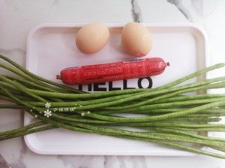 1、豇豆炒鸡蛋,准备食材。