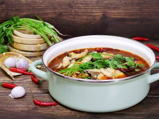 14、香辣水煮鱼,这道美味的香辣水煮鱼就制作好了。