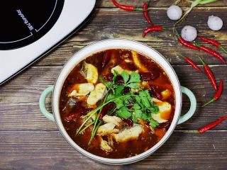 15、香辣水煮鱼,香味扑鼻而来,辣的好带劲,口感滑嫩,油而不腻,十分美味!