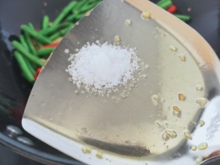 9、干煸豇豆,加盐