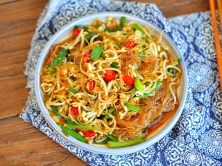 14、豆芽炒粉条,成品图