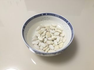 1、四川+老妈蹄花,白芸豆提前一夜泡发