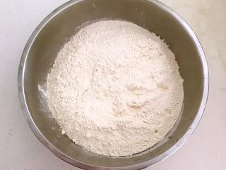 1、韭菜鸡蛋馅饼,高筋面粉700克