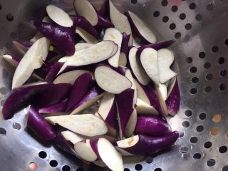 8、豇豆烧茄子,茄子切块