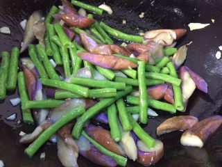 12、豇豆烧茄子,加入缸豆
