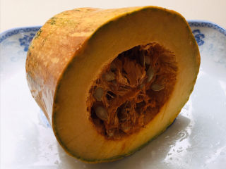 1、清炒南瓜丝,准备食材，南瓜～