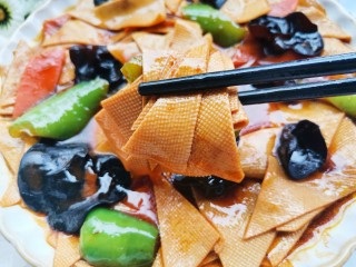 16、青椒炒千张,相当好吃入味。