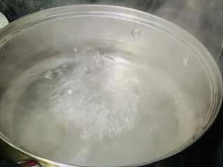 10、蒜蓉空心菜,大火煮开